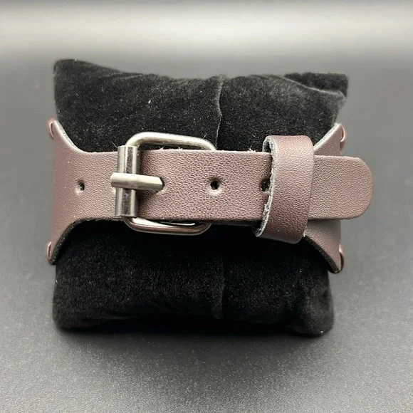 Handmade Bronze Wolf Faux Leather Bracelet - Picture 2 of 7